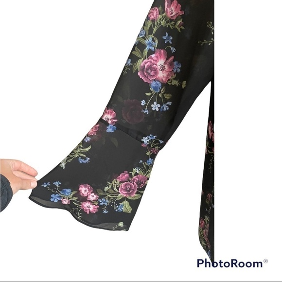 STORK & babe black floral sheer bell sleeve blouse sz L - Picture 5 of 7